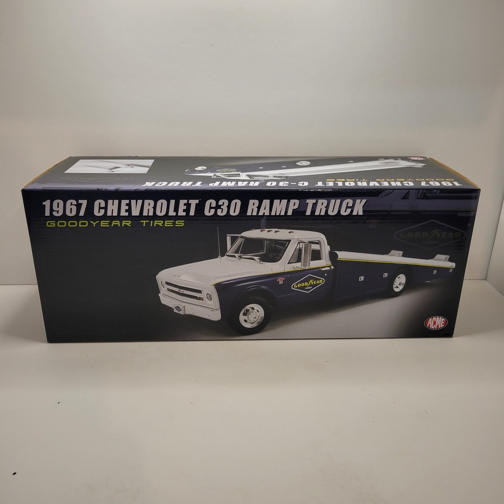 ACME - 1967 Chevrolet C30 Ramp Truck 1/18