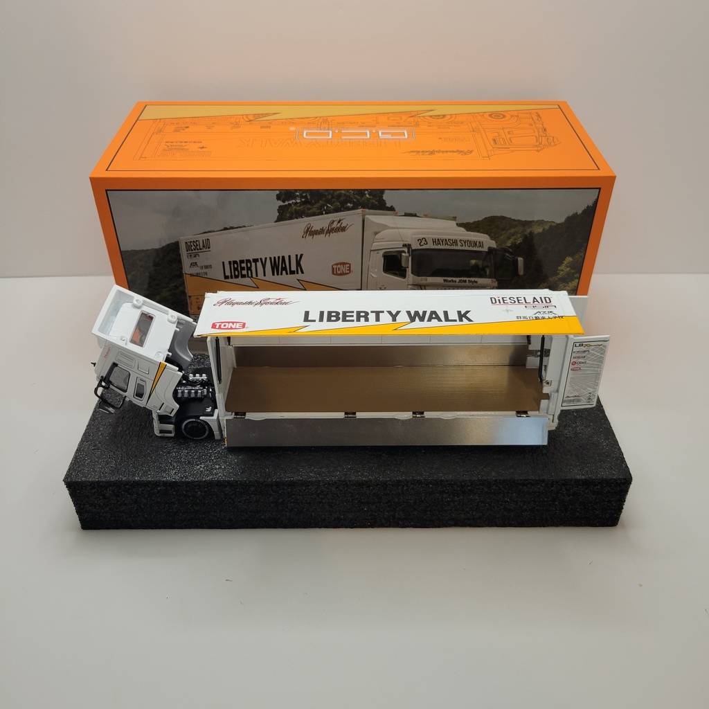 GCD - Liberty Walk LB-Trucks Mitsubishi Fuso Super Great Transporter 1/64