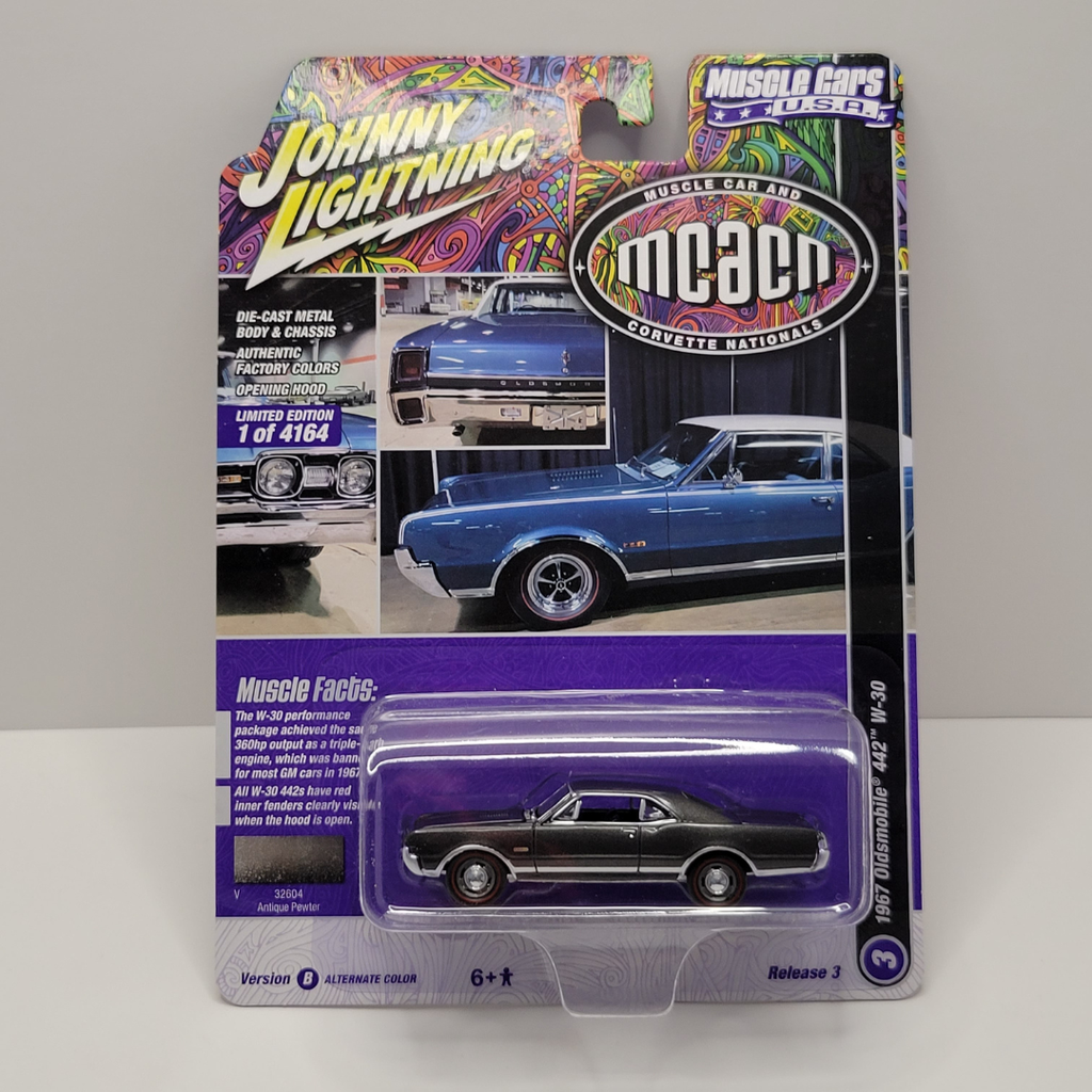 Johnny Lightning Muscle Cars - 1967 Oldsmobile 442 W-30 1/64
