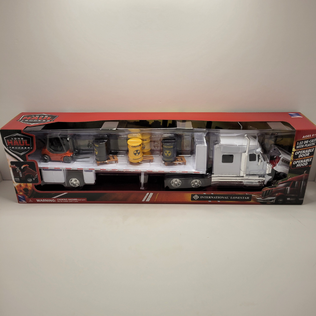 New Ray - Long Haul Trucker - International Lonestar Flatbed with Tocix Barrels 1/32