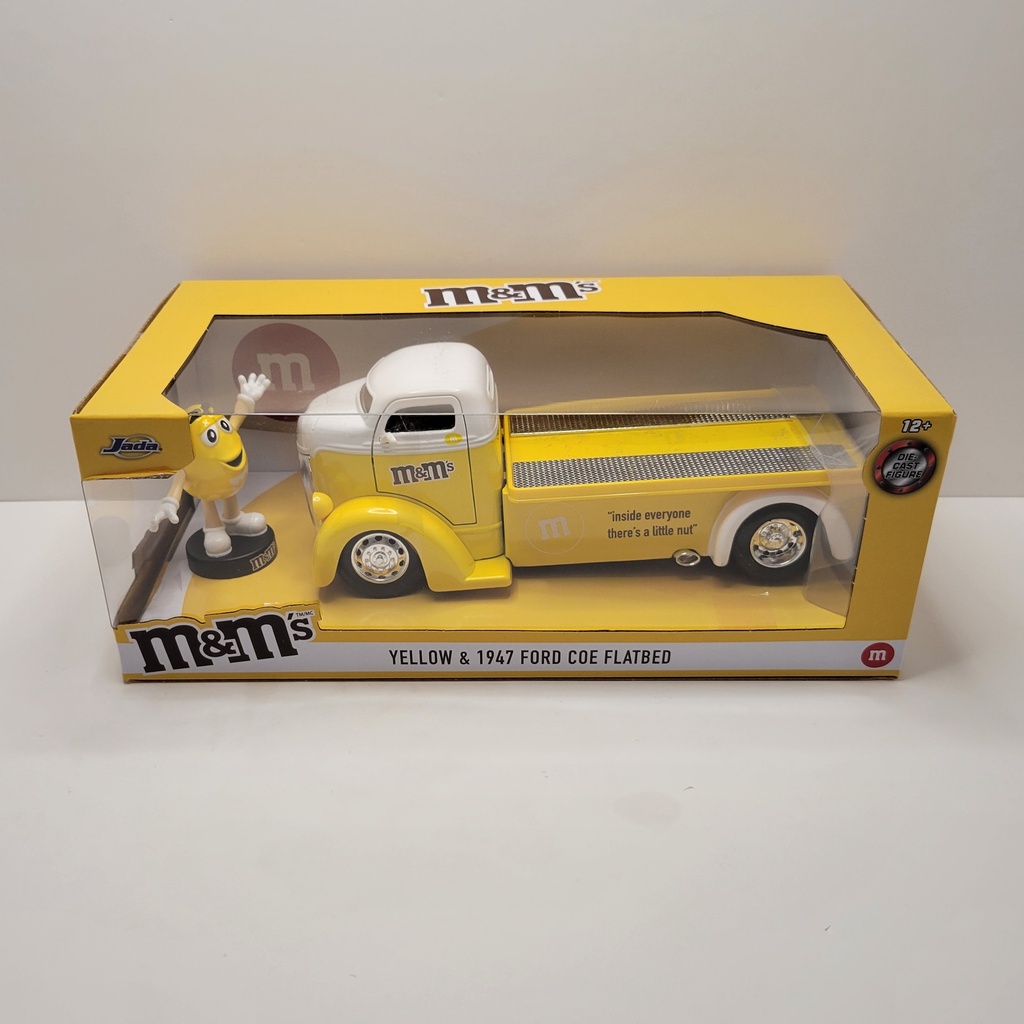 Jada Hollywood Rides - Yellow M&M & 1947 Ford COE Flatbed 1/24
