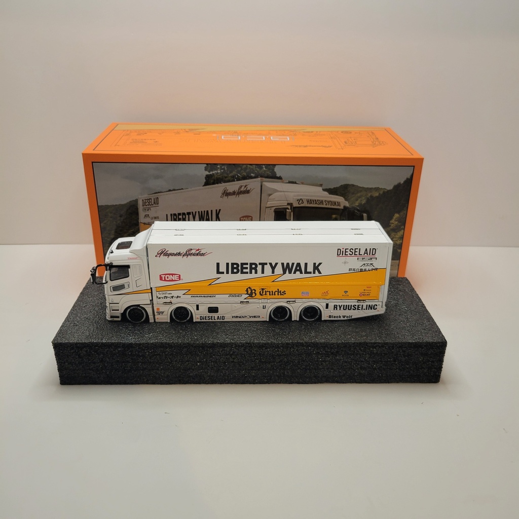GCD - Liberty Walk LB-Trucks Mitsubishi Fuso Super Great Transporter 1/64