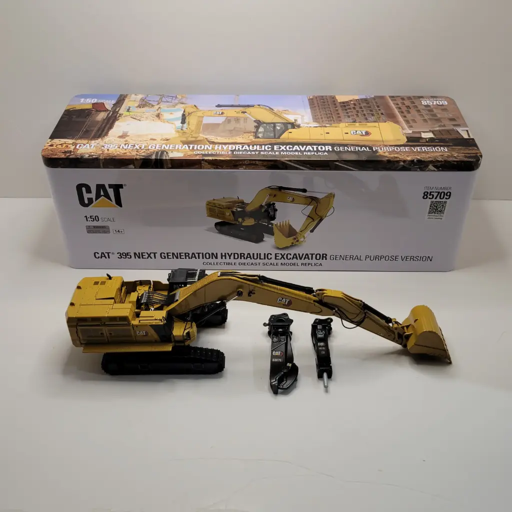 Diecast Masters - CAT - 395 Next Generation Hydraulic Excavator 1/50