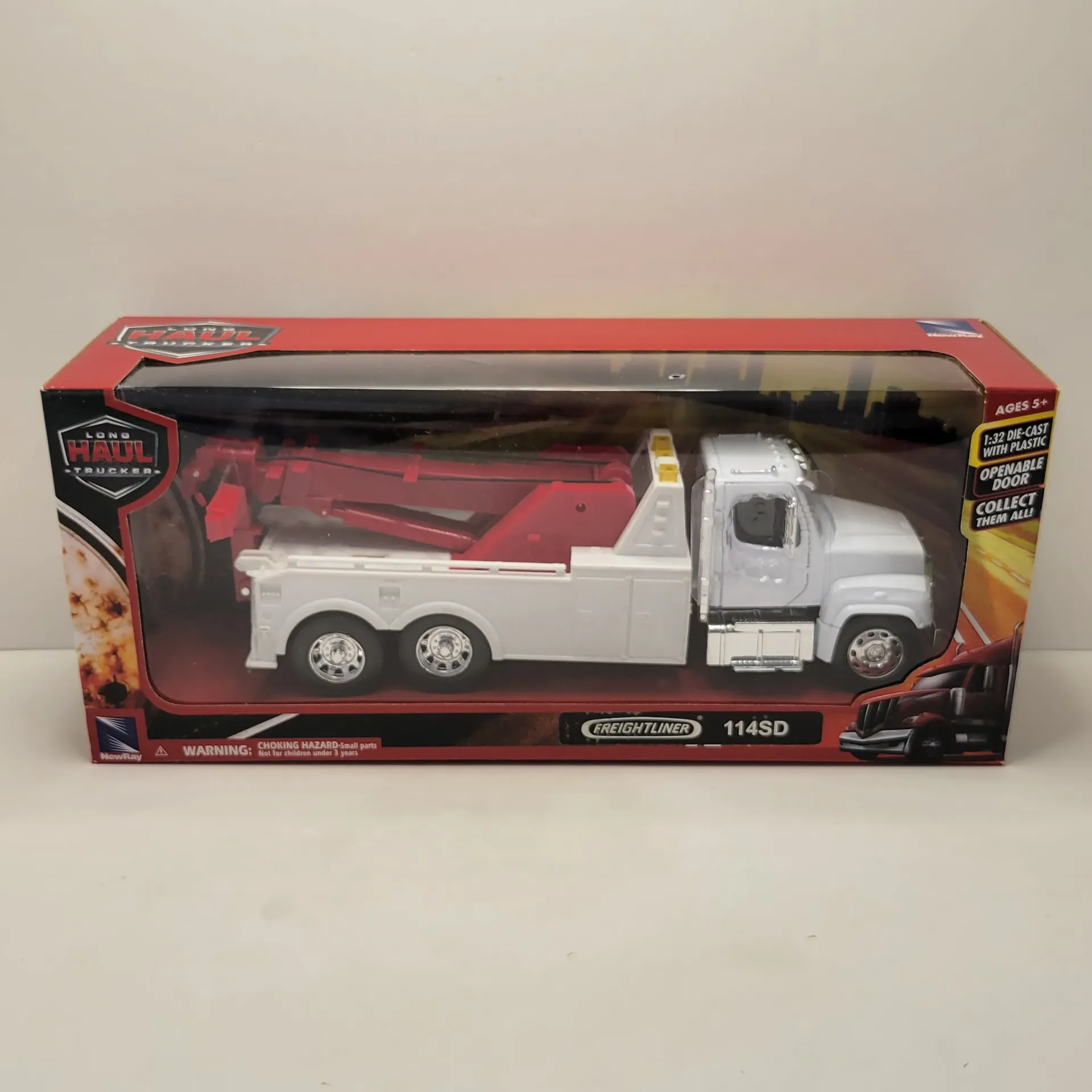 NewRay - Freightliner 114SD Tow Truck 1/32