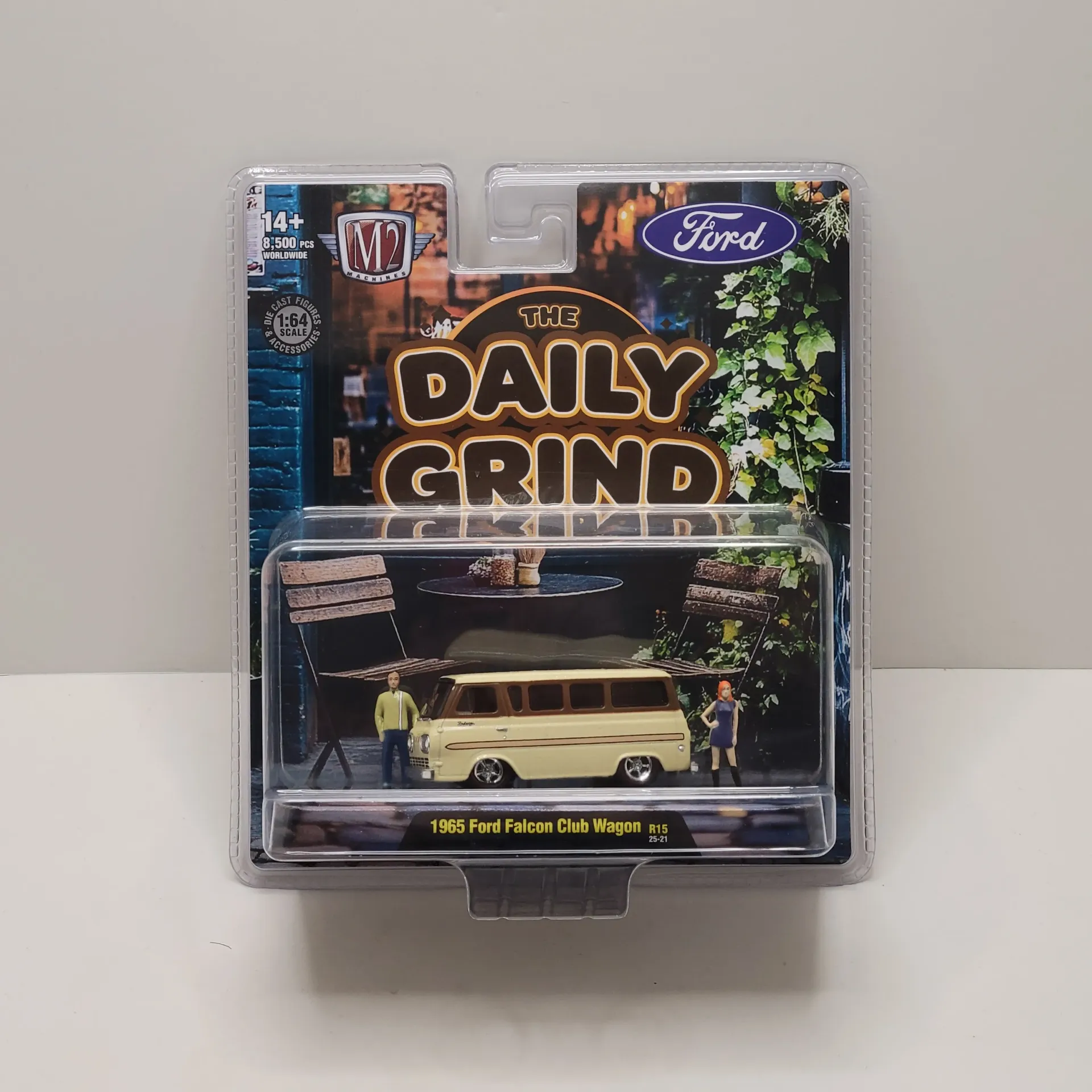 M2 Diorama - 1965 Ford Falcon Club Wagon 1/64