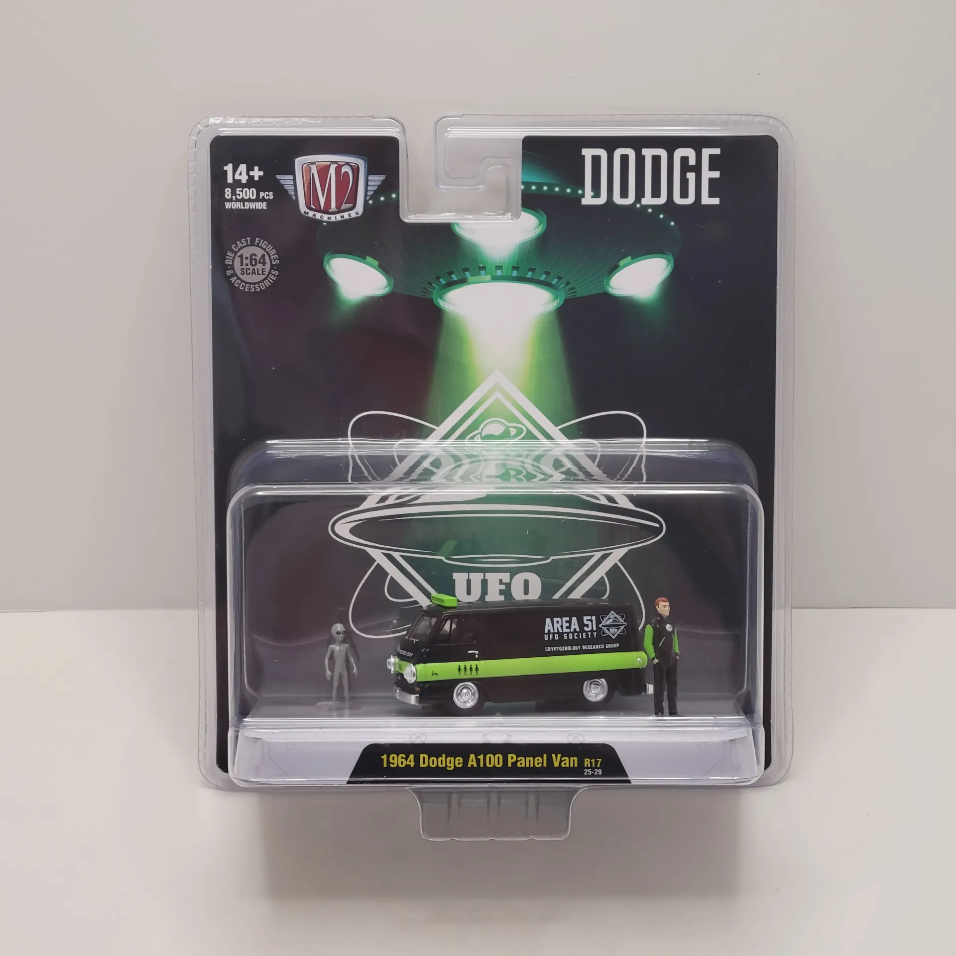 M2 Diorama - 1964 Dodge A100 Panel Van 1/64