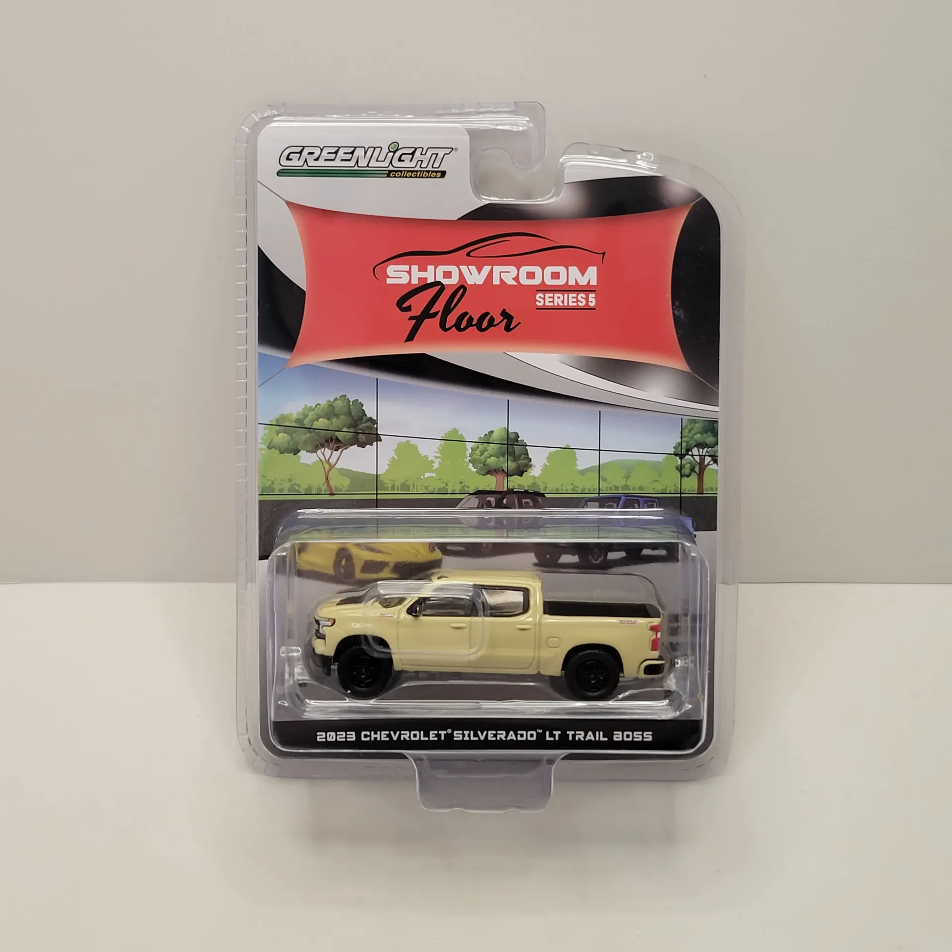 Greenlight - Showroom Floor - 2023 Chevrolet Silverado LT Trail Boss 1/64