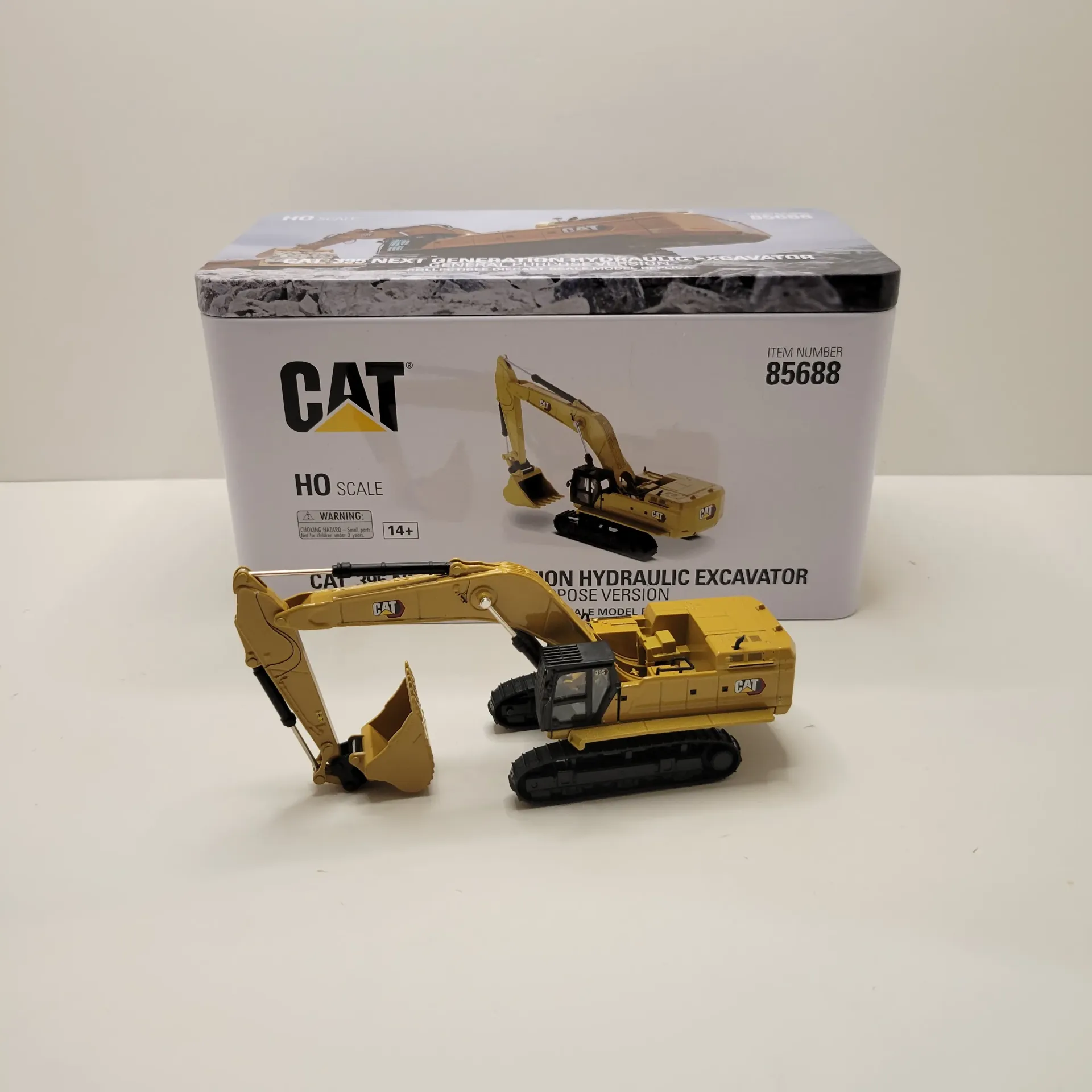 Diecasts Master - CAT - 395 Next Generation Hydraulic Excavator (HO Scale)
