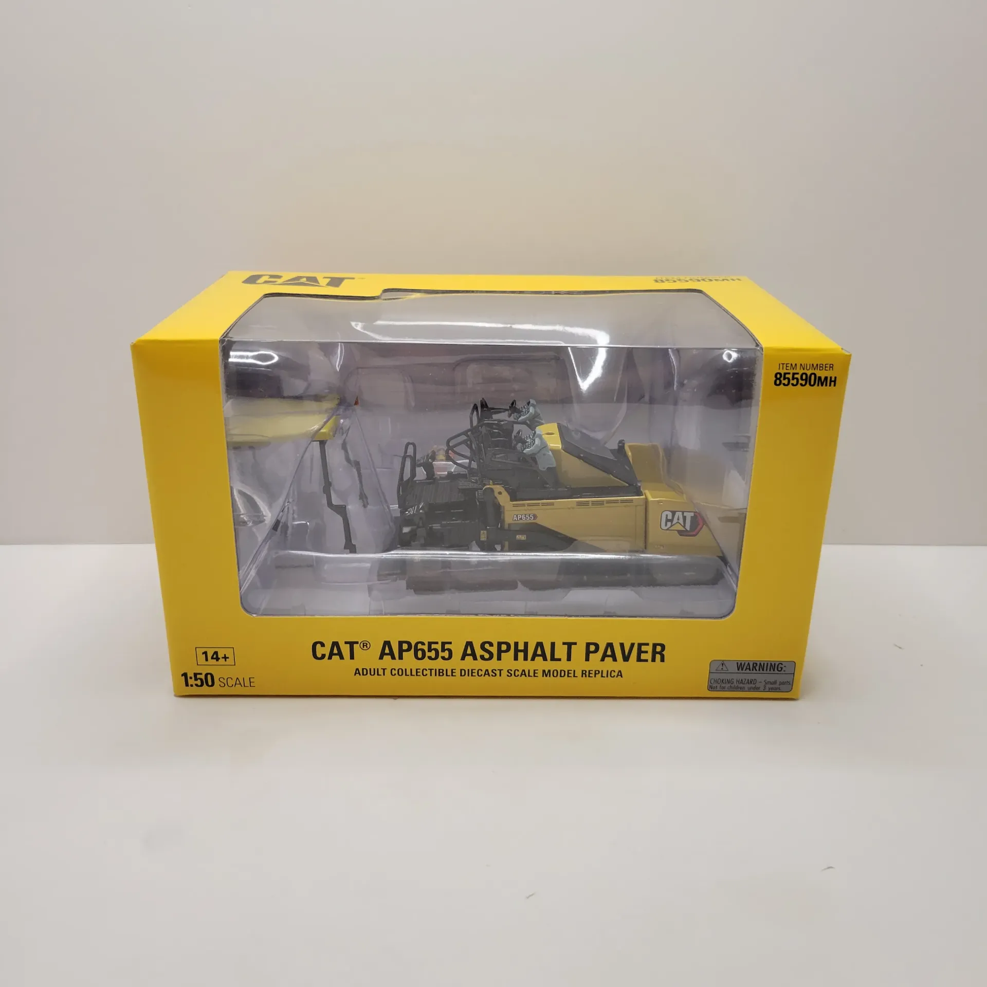 Diecasts Master - CAT - AP655 Asphalt Paver 1/50