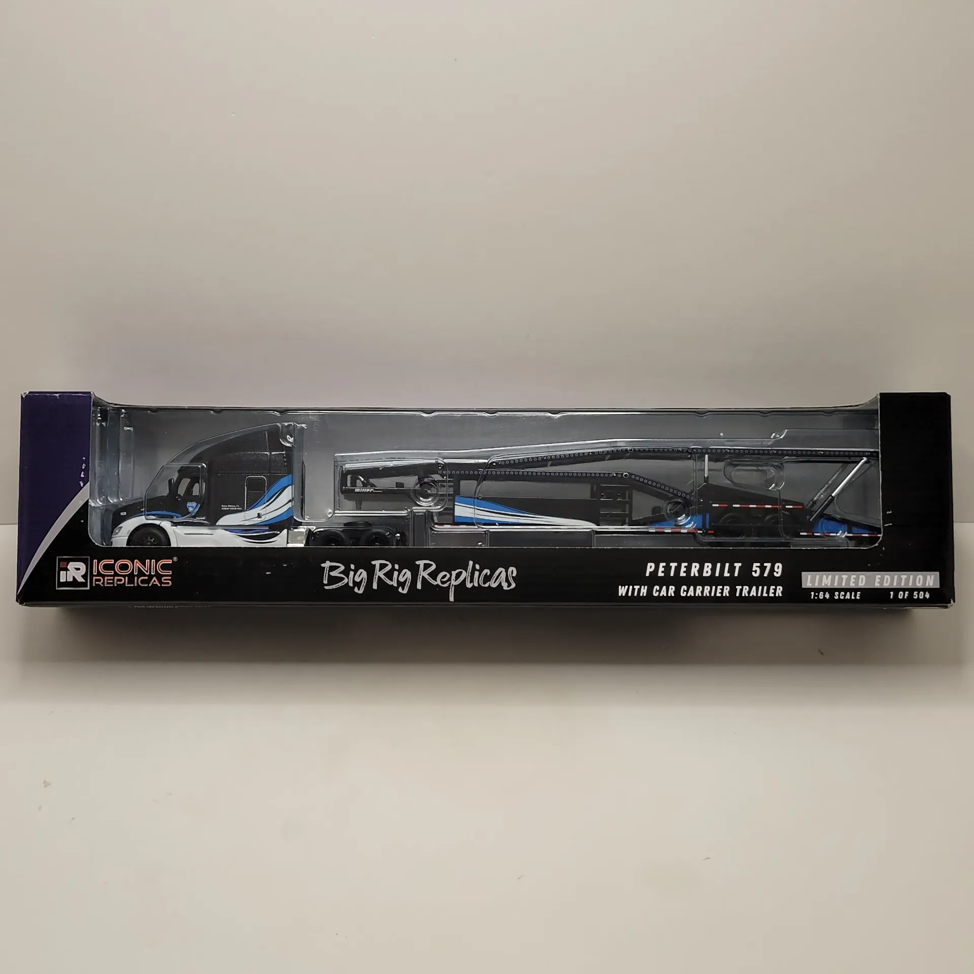 Iconic Replicas - Peterbilt 579 with Car Carrier Trailer 1/64
