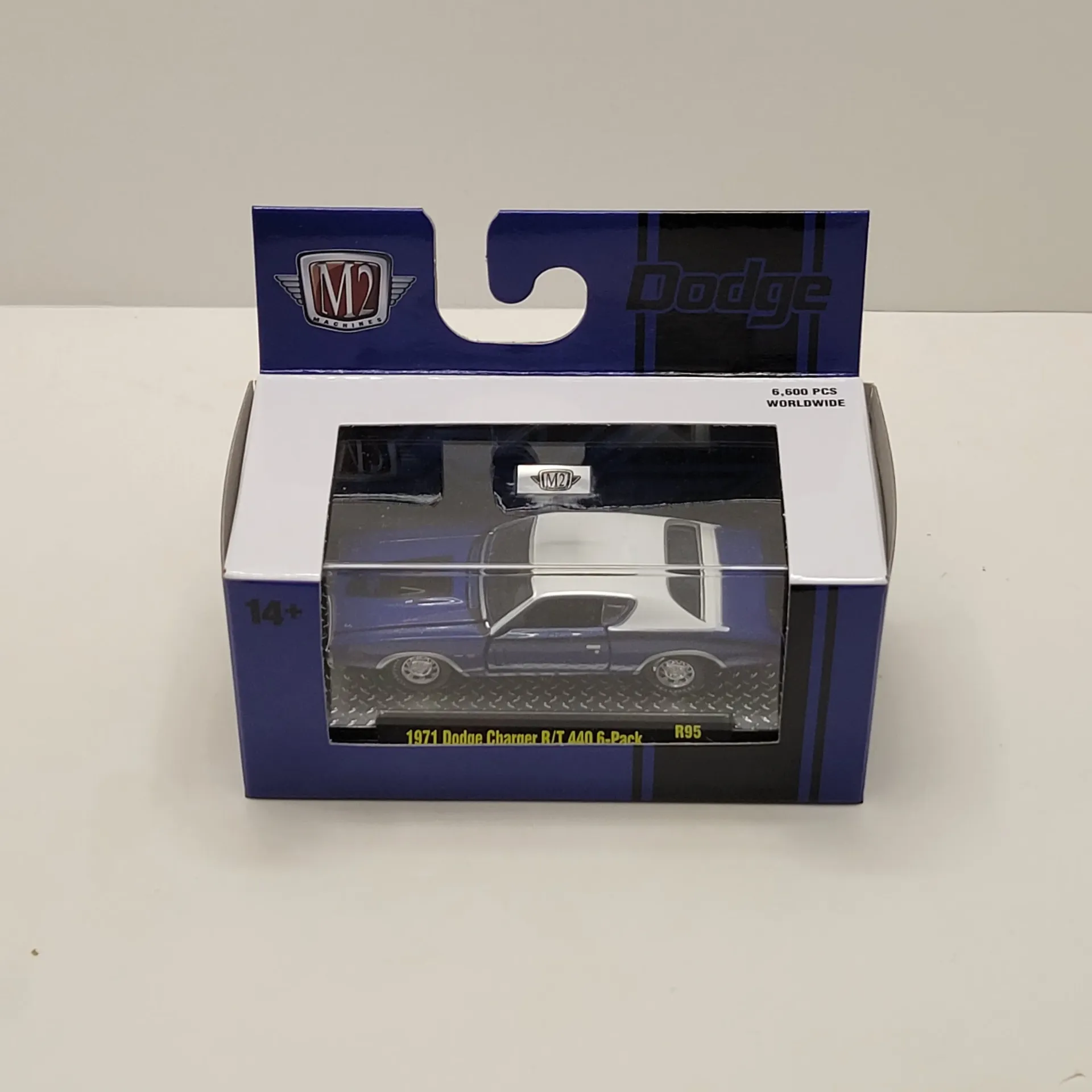 M2 Machines - 1971 Dodge Charger R/T 440 6-Pack 1/64