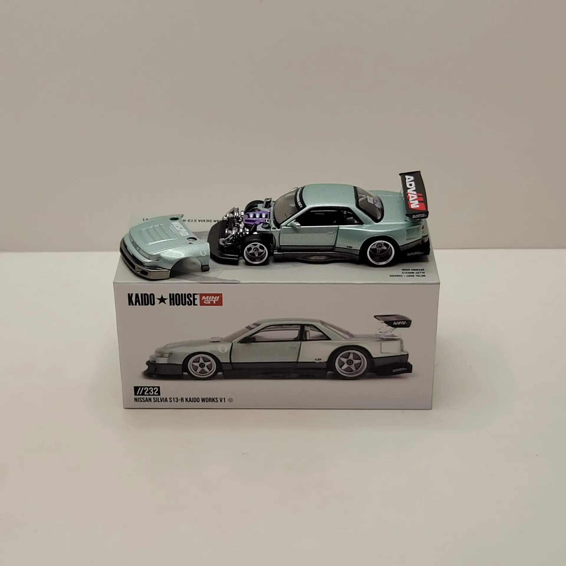 Kaido House Mini GT #232 - Nissan Silve S-13-R Kaido Works V1 1/64 (Scellé)