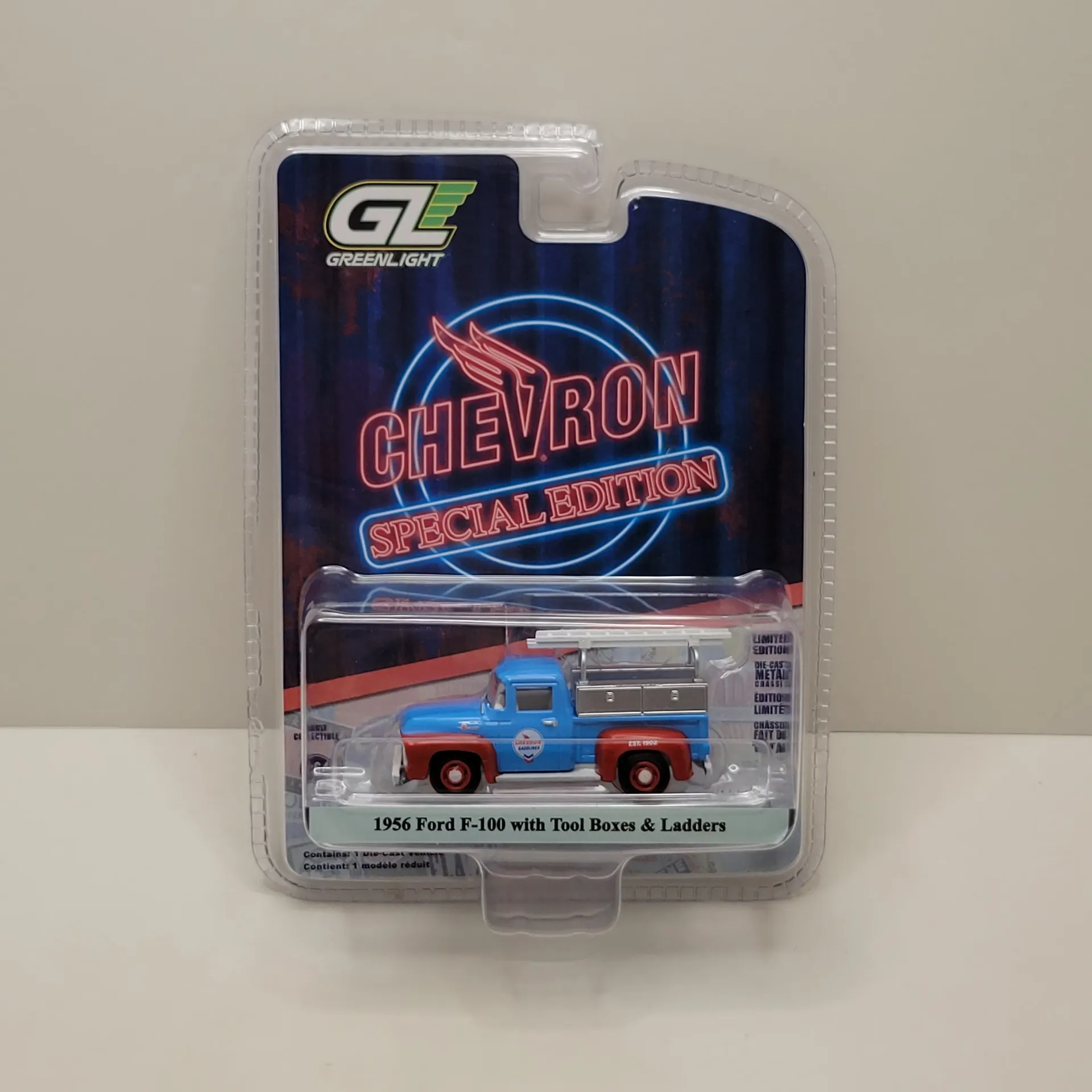Greenlight - Chevron Special Edition - 1956 Ford F-100 with Tool Boxes & Ladders 1/64