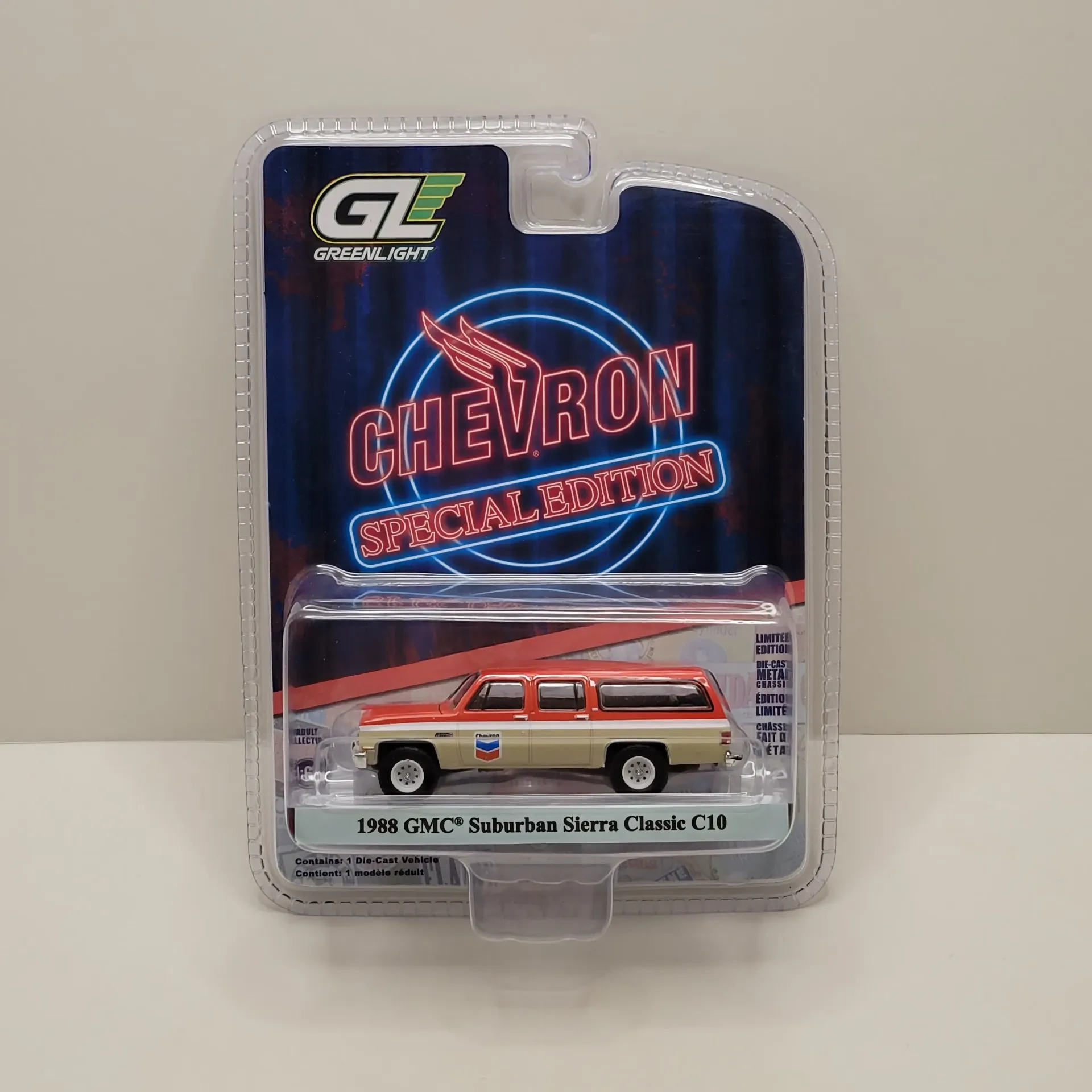 Greenlight - Chevron Special Edition - 1988 GMC Suburban Sierra Classic C10 1/64