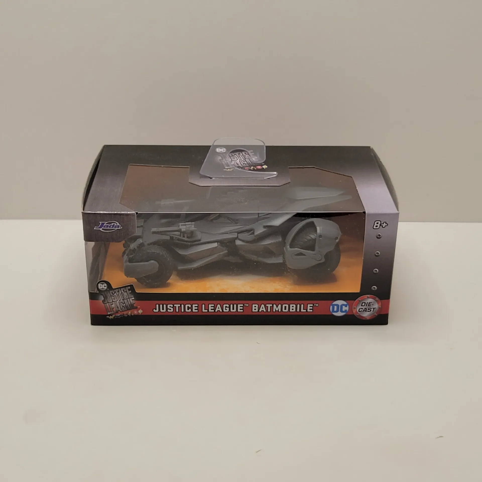 Jada Hollywood Rides - Justice League Batmobile & Batman 1/32