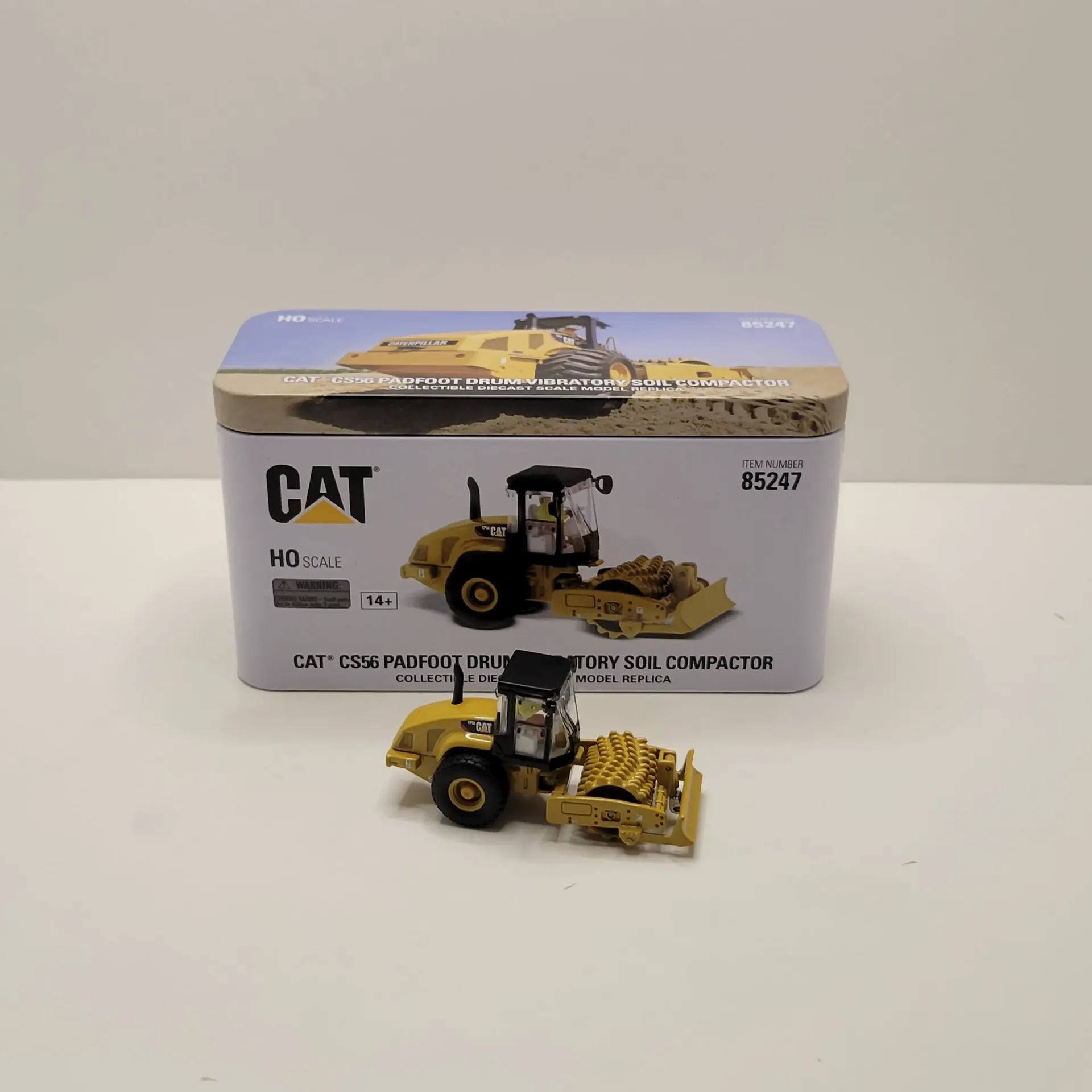 Diecast Masters - CAT - CS56 Padfoot Drum Vibratory Soil Compactor (HO Scale)