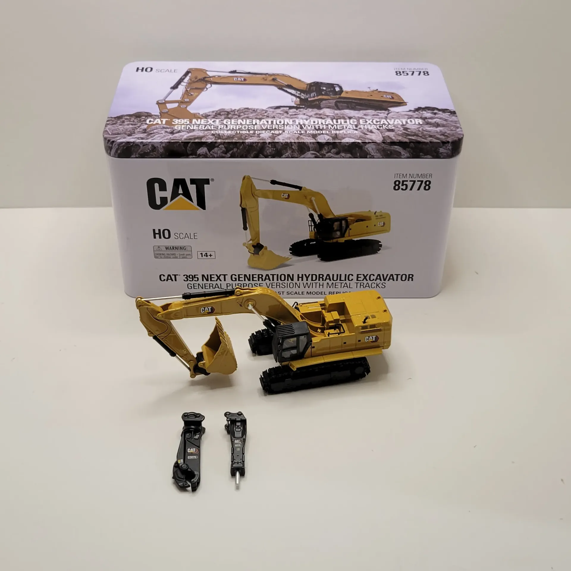 Diecast Masters - CAT - 395 Next Generation Hydraulic Excavator (General Purpose Version) (HO Scale)