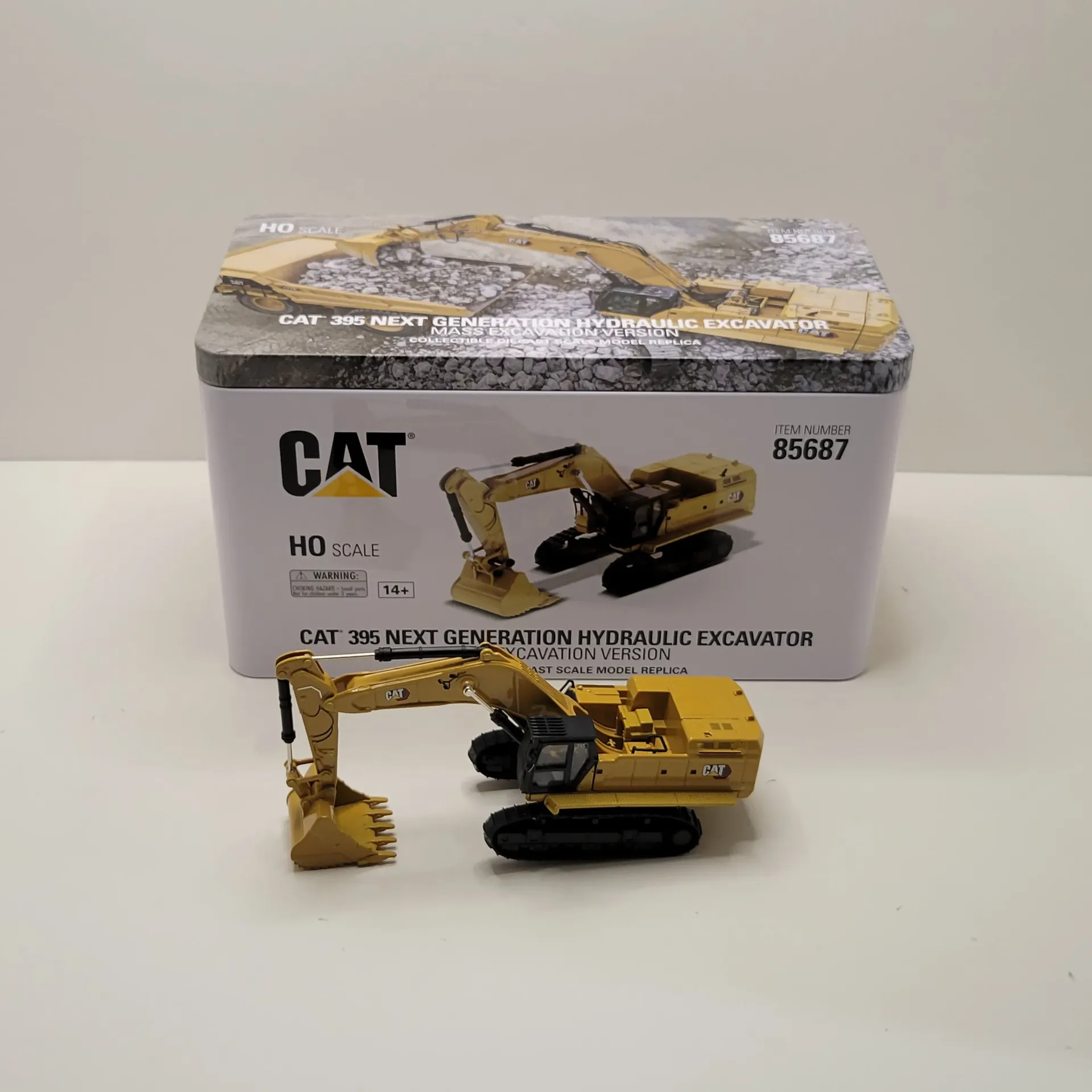 Diecast Masters - CAT - 395 Next Generation Hydraulic Excavator (Mass Excavation Version) (HO Scale)