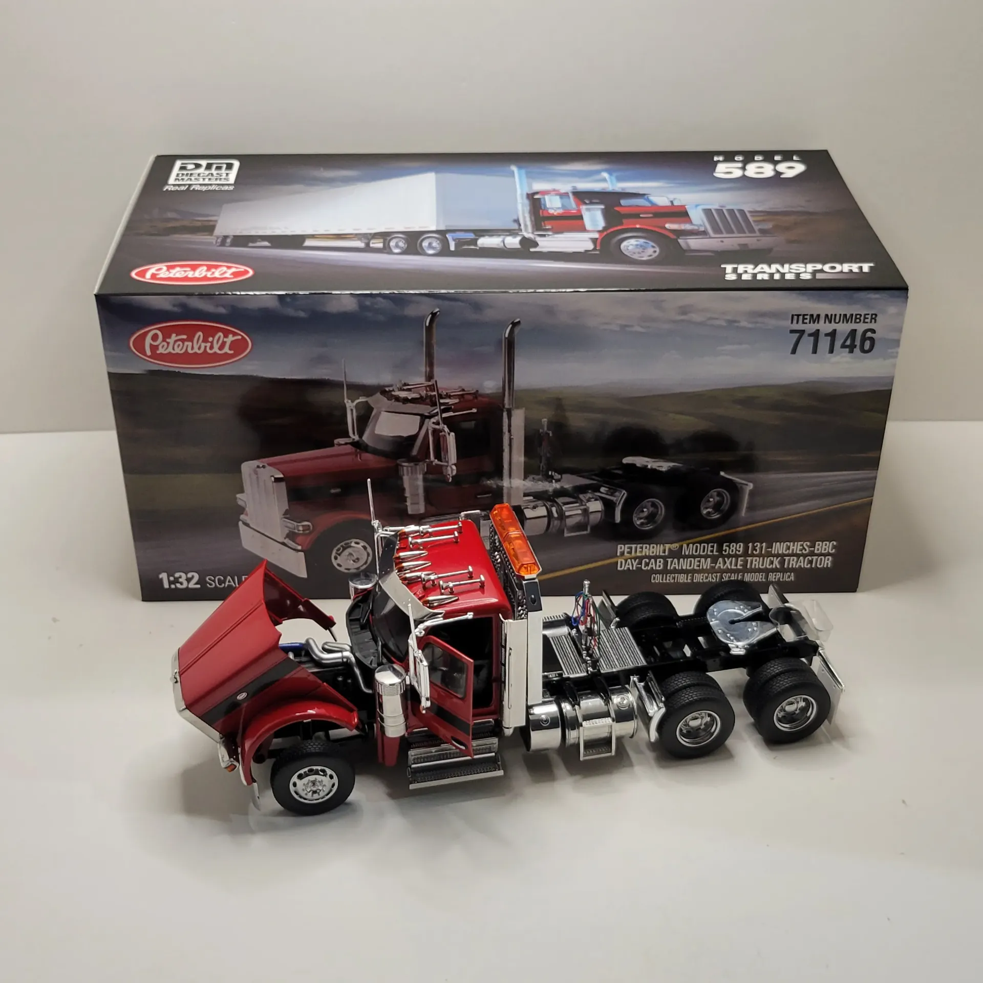Diecast Masters - Transport Series - Peterbilt Model 589 131-Inches-BBC Day-Cab Tandem-Axle Truck Tractor 1/32